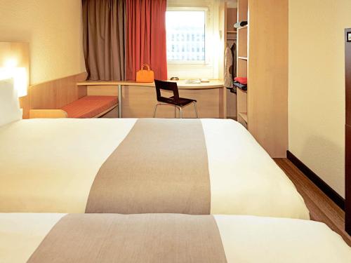 Habitación Doble Estándar - 2 camas del hotel Ibis Lisboa José Malhoa. Foto 13