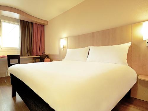 Habitación Doble Estándar del hotel Ibis Lisboa José Malhoa. Foto 12