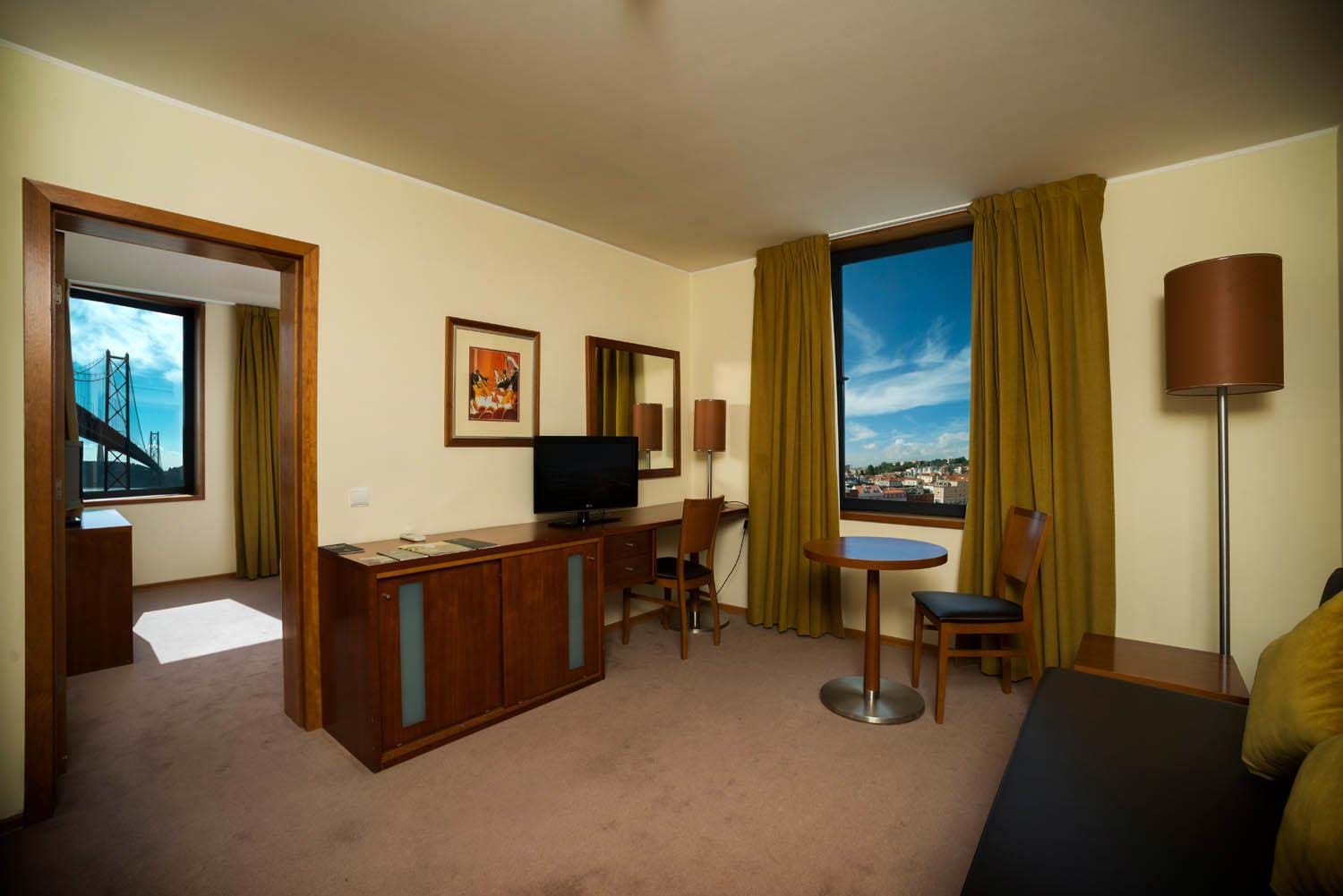 Junior suite del hotel Vila Gale Opera. Foto 1