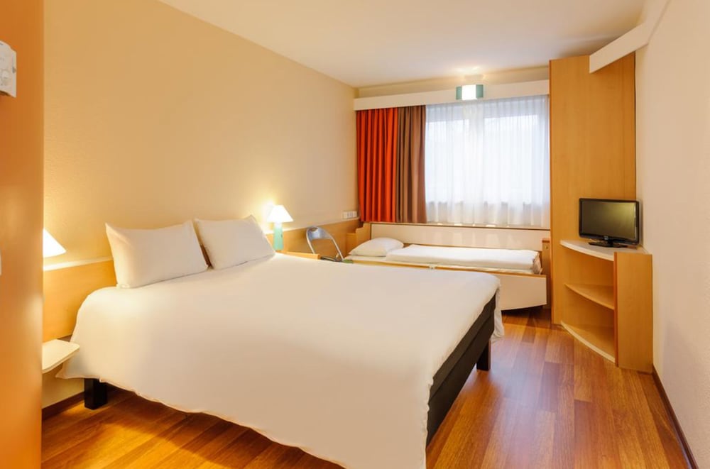 Habitación Estándar con 1 cama doble del hotel Ibis Berlin Dreilinden. Foto 6