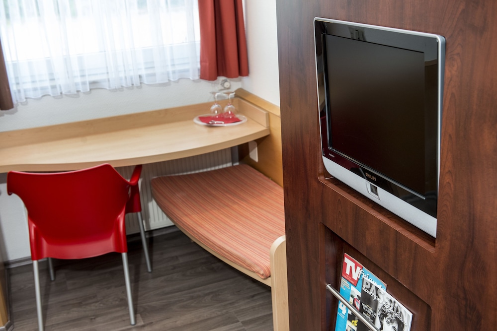 Habitación estándar, 2 camas individuales del hotel Ibis Kassel Melsungen. Foto 10