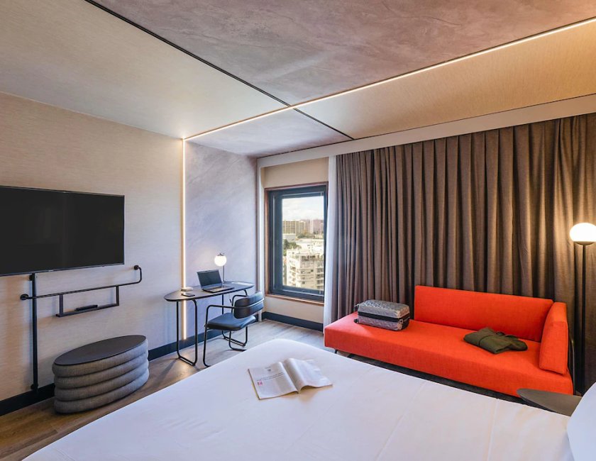 Habitación superior, 1 cama de matrimonio del hotel Novotel Lisboa. Foto 4