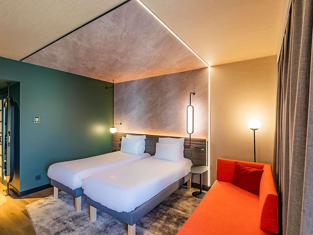Habitación superior, varias camas del hotel Novotel Lisboa. Foto 6
