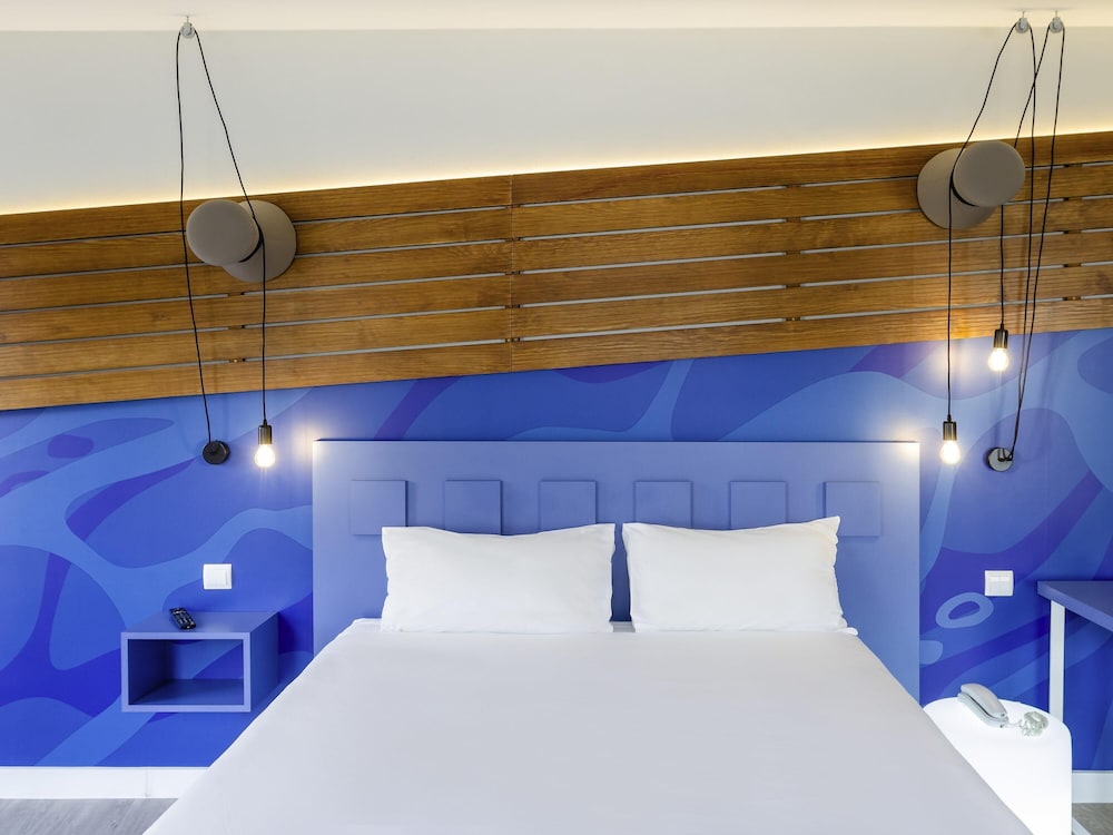 Habitación doble, varias camas del hotel Ibis Styles Lisboa Centro Liberdade Ne. Foto 4