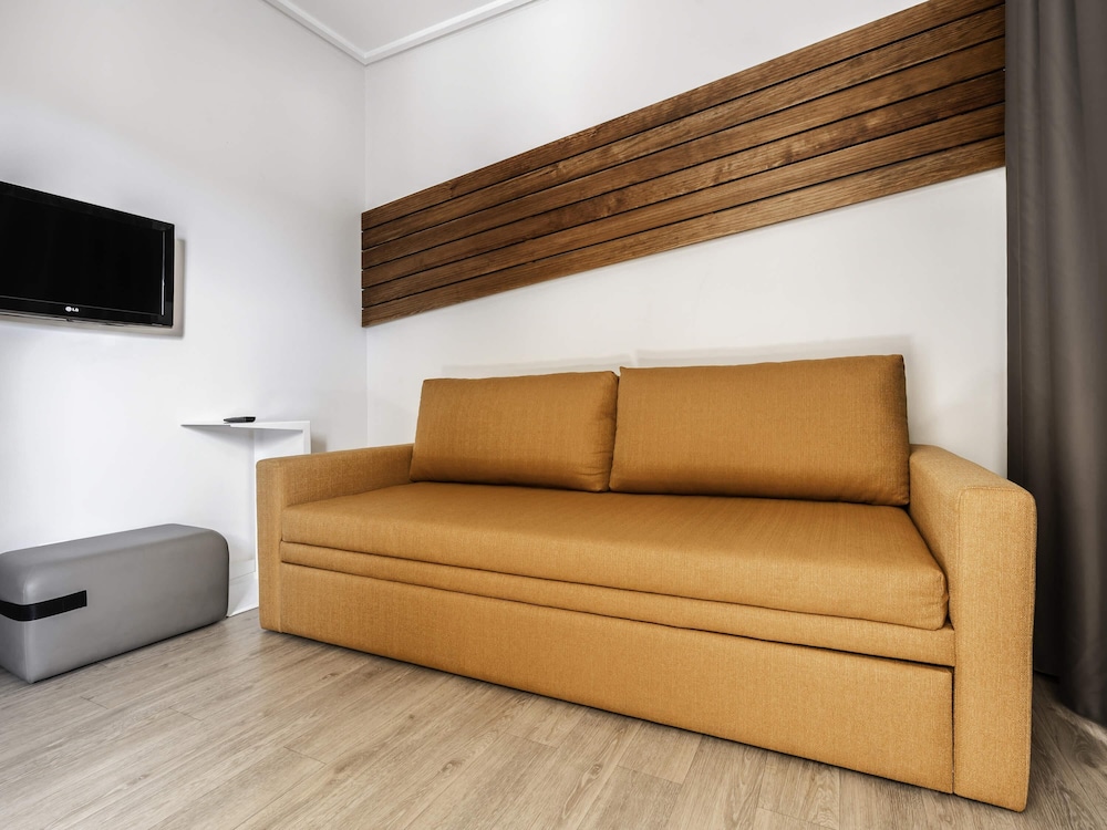 Suite, 1 cama doble con sofá cama del hotel Ibis Styles Lisboa Centro Liberdade Ne. Foto 3