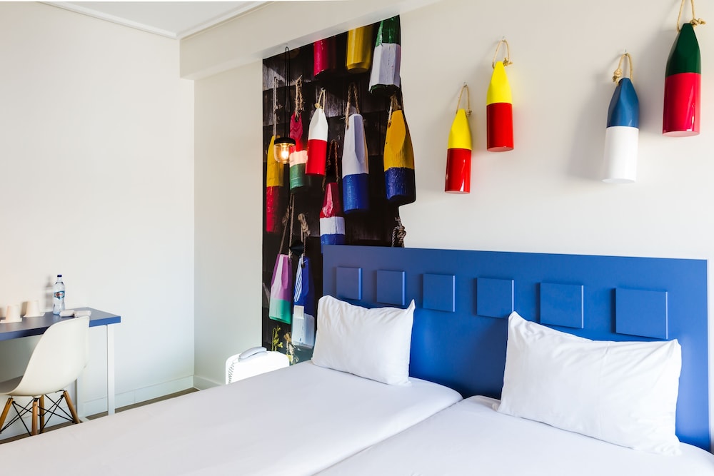 Habitación con 2 camas individuales, 2 camas individuales del hotel Ibis Styles Lisboa Centro Liberdade Ne. Foto 1