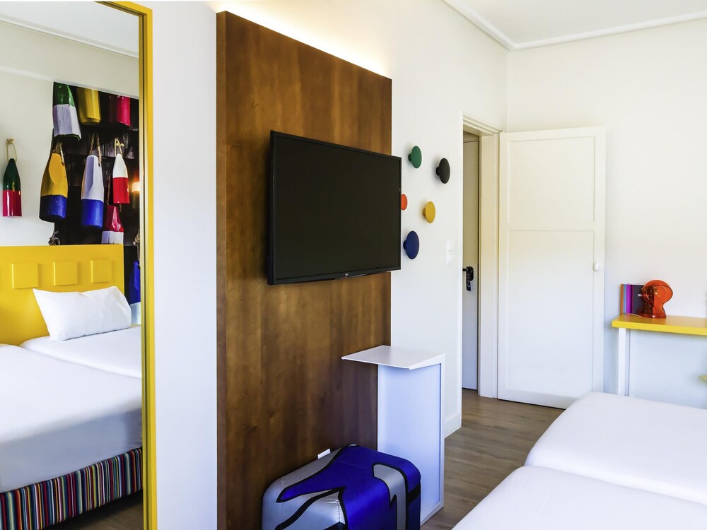 Habitación con 2 camas individuales, 2 camas individuales del hotel Ibis Styles Lisboa Centro Liberdade Ne. Foto 5
