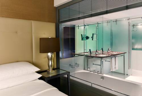 Habitación doble Club del hotel Sheraton Lisboa and Spa. Foto 1