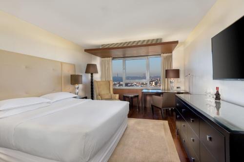 Habitación Club con 1 cama grande del hotel Sheraton Lisboa and Spa