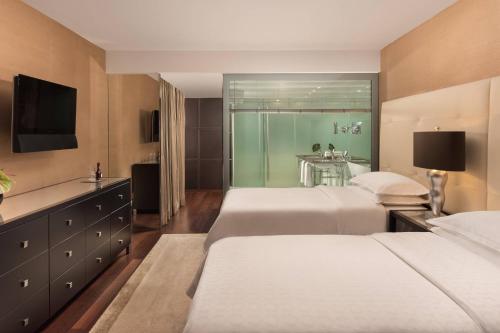 Suite Executive con acceso al club lounge - 2 camas del hotel Sheraton Lisboa and Spa. Foto 1