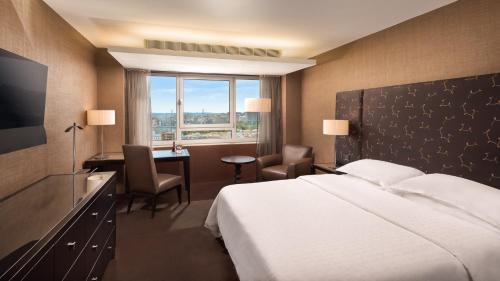 Habitación Premium Deluxe con vistas a la ciudad - Cama grande - Planta superior del hotel Sheraton Lisboa and Spa