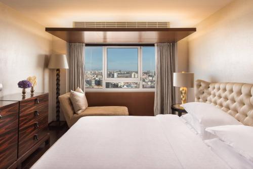 Suite Presidencial, 1 cama extragrande, acceso al club lounge, vistas al horizonte urbano del hotel Sheraton Lisboa and Spa
