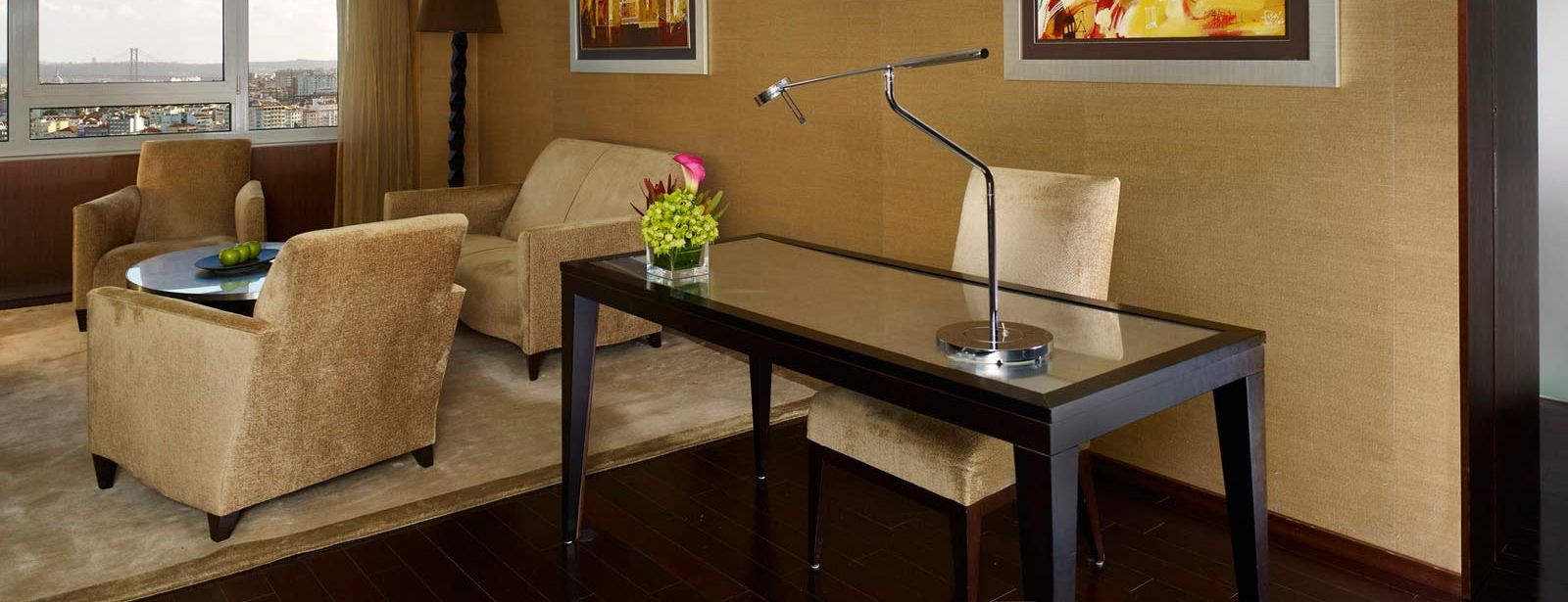 Suite Business del hotel Sheraton Lisboa and Spa. Foto 2