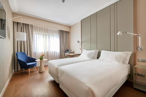 Habitación Estándar con vistas del hotel NH Lisboa Campo Grande. Foto 6