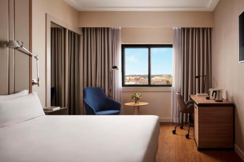 Habitación Estándar con vistas del hotel NH Lisboa Campo Grande. Foto 7