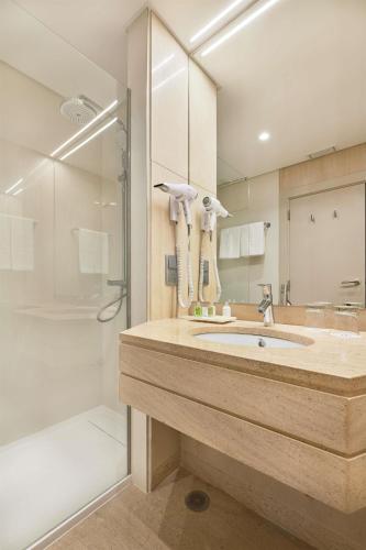 Habitación Doble Estándar - 1 o 2 camas del hotel NH Lisboa Campo Grande. Foto 3