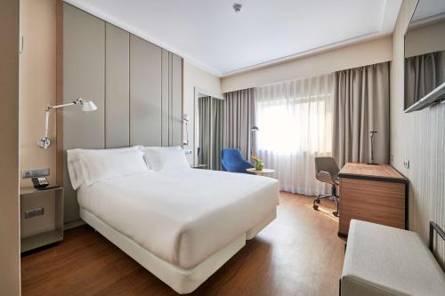 Habitación Doble Estándar - 1 o 2 camas del hotel NH Lisboa Campo Grande. Foto 5