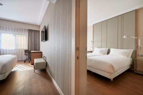 Habitaciones Familiares comunicadas del hotel NH Lisboa Campo Grande. Foto 5
