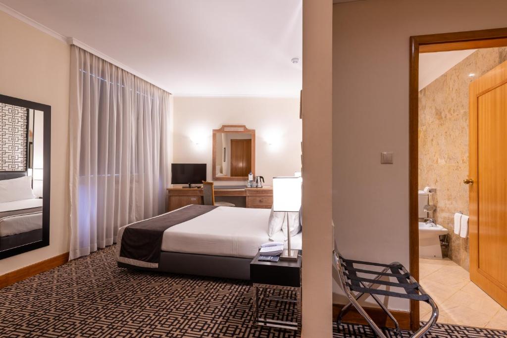 Habitación triple del hotel Mundial. Foto 2