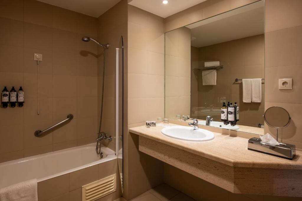 Habitación doble Lujo del hotel Mundial. Foto 1