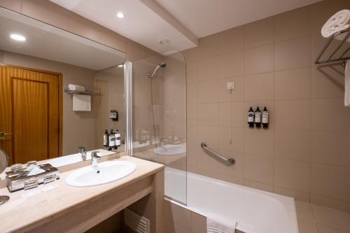 Habitación Doble Superior con vistas a la ciudad - 1 o 2 camas del hotel Mundial. Foto 4