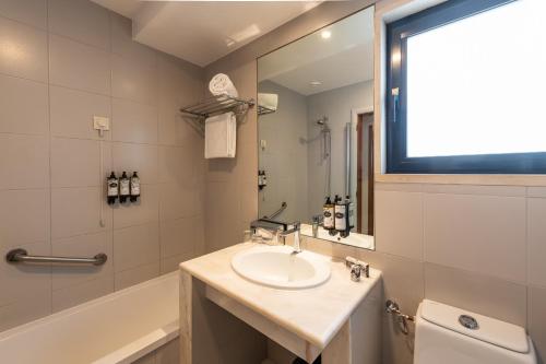 Suite con balcón del hotel Mundial. Foto 5