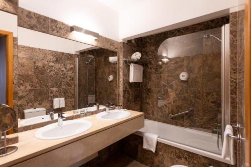 Habitación Doble Familiar del hotel Mundial. Foto 1