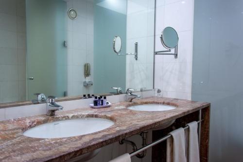 Habitación Doble Estándar - 1 o 2 camas del hotel VIP Executive Entrecampos & Conference. Foto 7