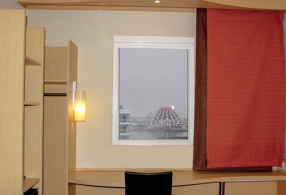 Habitación estándar con 2 camas individuales del hotel Ibis Makassar City Center
