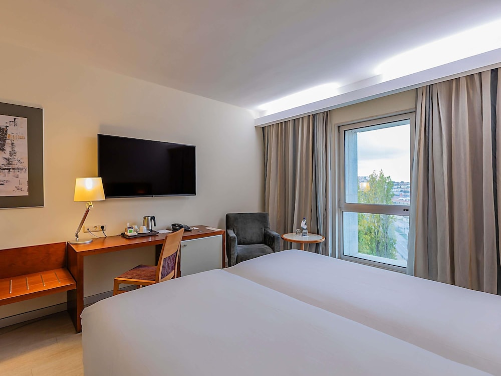 Habitación estándar, 1 cama de matrimonio del hotel Mercure Lisboa. Foto 1