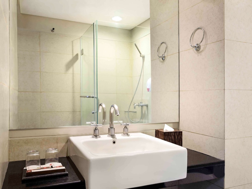 Estándar con 2 camas individuales del hotel Ibis Styles Solo. Foto 4