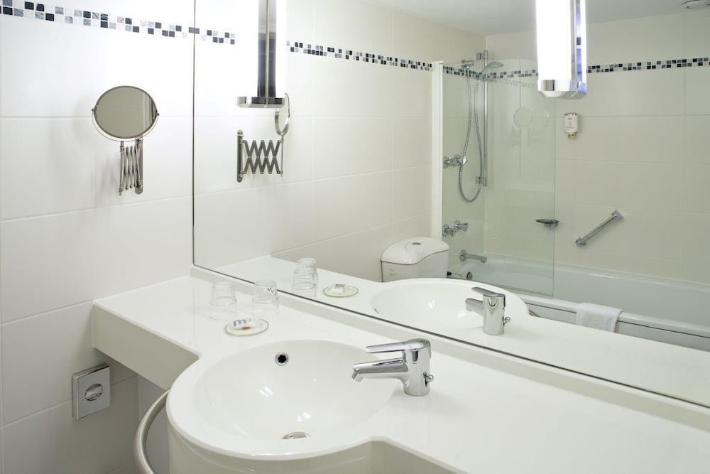Habitación Superior con cama doble del hotel Mercure Hagen. Foto 5