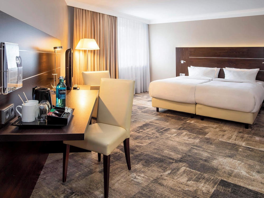 Habitación Superior con cama doble y sofá - cama del hotel Mercure Hagen. Foto 3