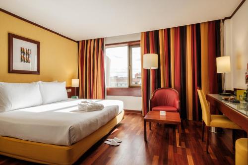 Habitación Estándar - Cama extragrande del hotel Holiday Inn Lisbon Continental, An Ihg