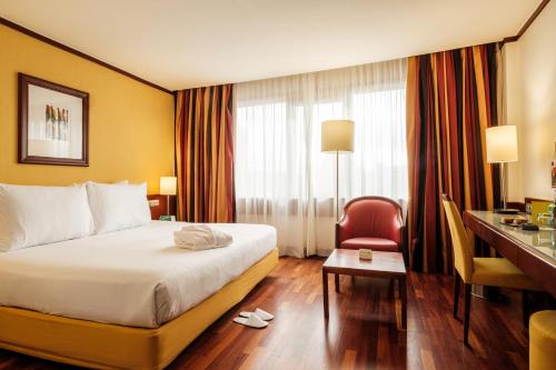 Habitación Estándar - Cama extragrande del hotel Holiday Inn Lisbon Continental, An Ihg. Foto 1