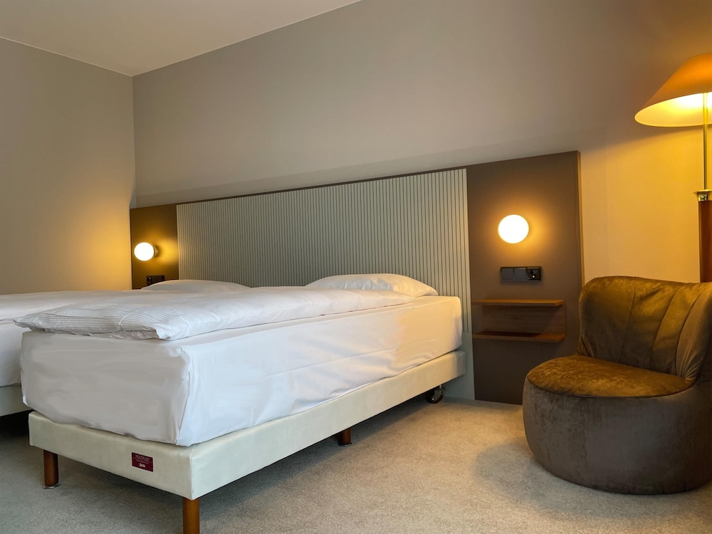 Habitación estándar con 2 camas individuales del hotel Mercure Gera City. Foto 6