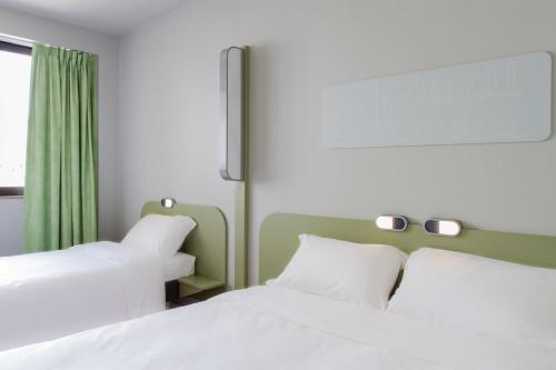 Habitación Estándar con 1 cama doble y 1 individual del hotel Ibis Budget Braga Centro. Foto 2