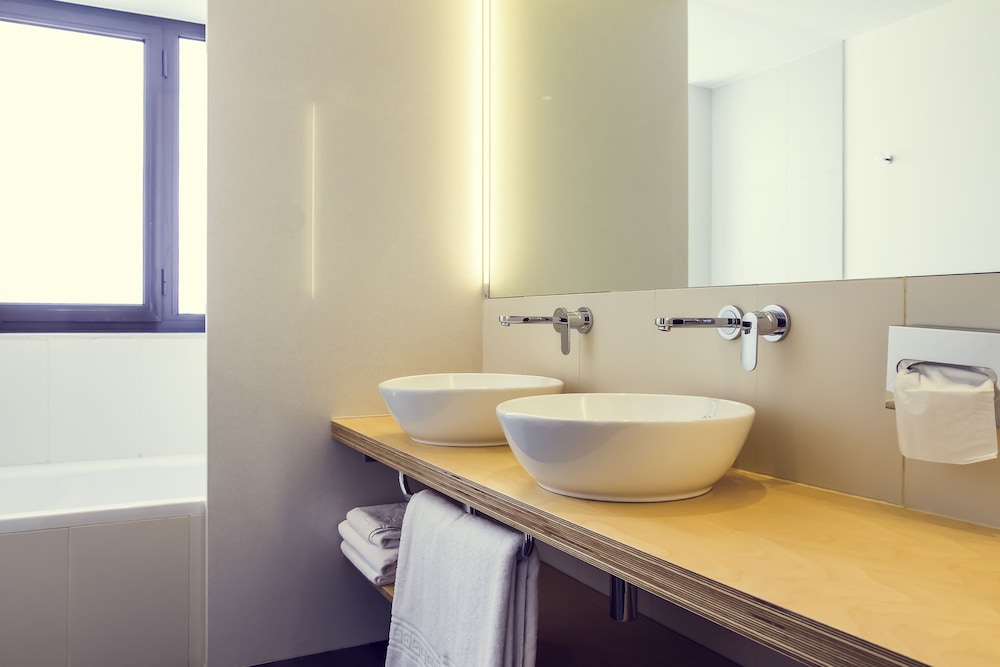 Habitación Standard cama doble para no fumadores del hotel Mercure Braga Centro. Foto 8