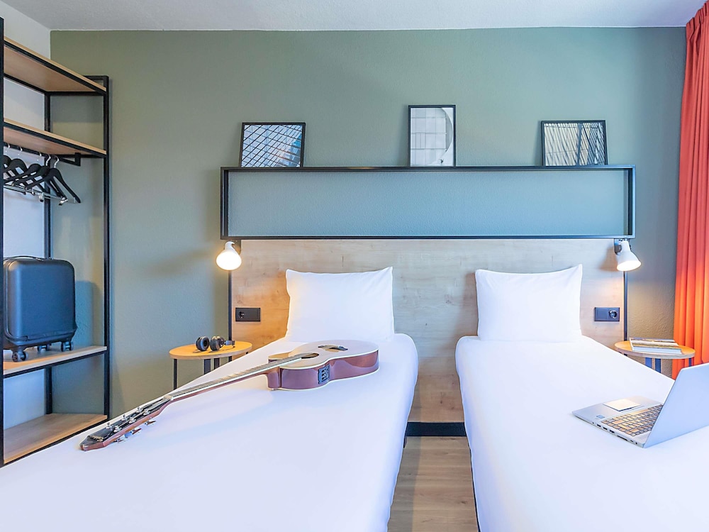 Habitación estándar, 2 camas individuales del hotel Ibis Braganca. Foto 2