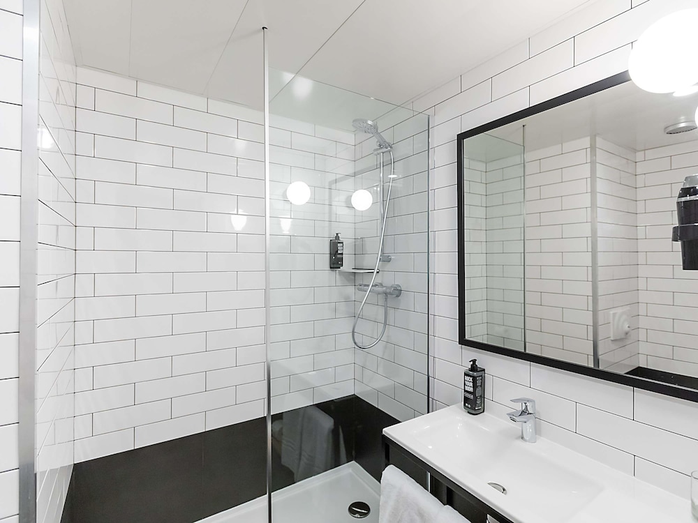 Habitación estándar, 2 camas individuales del hotel Ibis Braganca. Foto 5
