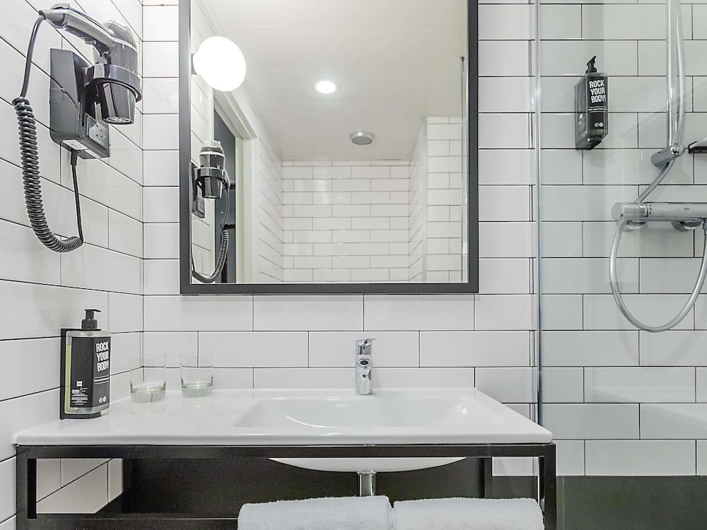 Habitación estándar, 1 cama doble del hotel Ibis Braganca. Foto 7