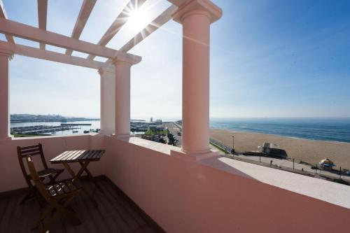 Suite Deluxe con vistas al mar del hotel THE ONE Grand Hotel da Póvoa. Foto 1