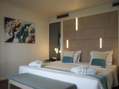 Suite Deluxe con vistas al mar del hotel THE ONE Grand Hotel da Póvoa. Foto 6