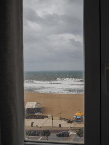 Suite Deluxe con vistas al mar del hotel THE ONE Grand Hotel da Póvoa. Foto 12