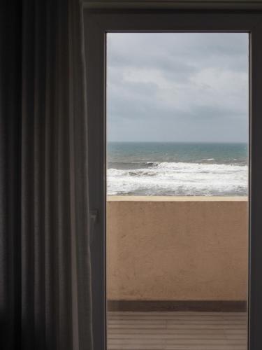 Suite Deluxe con vistas al mar del hotel THE ONE Grand Hotel da Póvoa. Foto 13