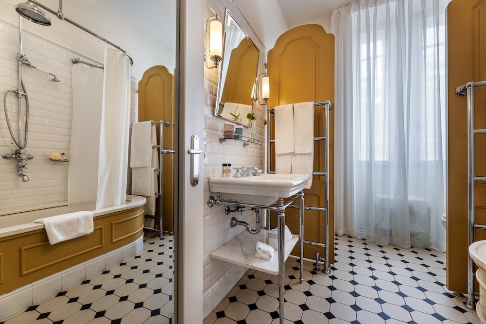 Habitación clásica, 1 cama doble del hotel Vidago Palace. Foto 4
