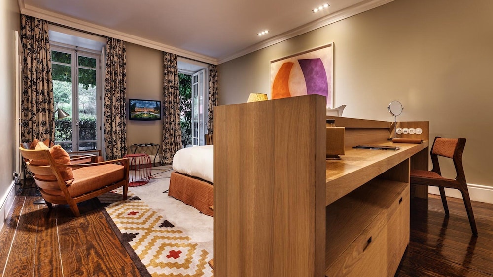 Habitación Deluxe con jardín del hotel Vidago Palace. Foto 1