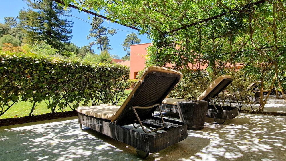 Habitación Deluxe con jardín del hotel Vidago Palace. Foto 3