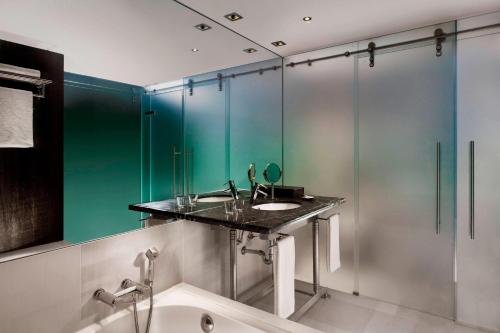 Habitación Deluxe Premium - 2 camas individuales - Planta intermedia del hotel Sheraton Porto and Spa. Foto 3