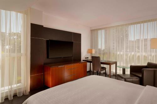 Habitación Deluxe - 1 cama grande del hotel Sheraton Porto and Spa. Foto 2